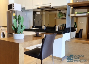 Condo for sale in Sukhumvit Ekamai BTS. Nice corner unit and with tasteful decoration 74 sq.m. 2 bedrooms