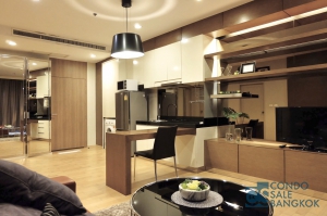 Condo for sale in Sukhumvit Ekamai BTS. Nice corner unit and with tasteful decoration 74 sq.m. 2 bedrooms
