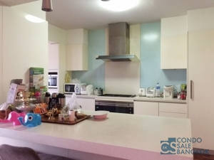 4 bedrooms big condo for sale in Bangkok Sukhumvit walk to Nana BTS 353 sqm.