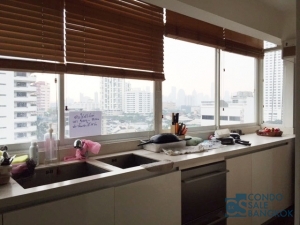 4 bedrooms big condo for sale in Bangkok Sukhumvit walk to Nana BTS 353 sqm.