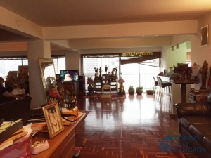 4 bedrooms big condo for sale in Bangkok Sukhumvit walk to Nana BTS 353 sqm.