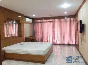 Condo for sale at Sukhumvit 39, 3 Bedrooms 3 Bathrooms 1 Maid, 193.11 sqm.