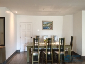Condo for Rent!! Lookout Thonglor, 3 bedrooms 170 Sq.m. High floor, Walk to Thonglor BTS.