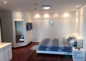 Condo for Rent!! Lookout Thonglor, 3 bedrooms 170 Sq.m. High floor, Walk to Thonglor BTS.