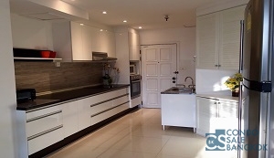 Condo for Rent!! Lookout Thonglor, 3 bedrooms 170 Sq.m. High floor, Walk to Thonglor BTS.
