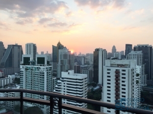 Luxury condo for sale at Sukhumvit 31, Best view corner room, 3 bedrooms, 143 sqm. Ready to move in.