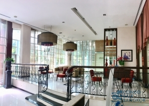 Condo for sale at Sukhumvit 42, Fully furnished 45 sq.m. 1 bedroom, Only 5 minutes walk to BTS Ekamai.