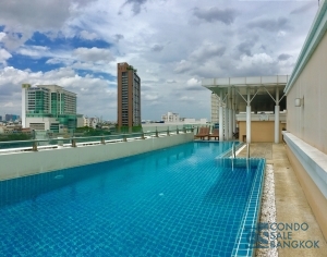 Condo for sale at Sukhumvit 42, Fully furnished 45 sq.m. 1 bedroom, Only 5 minutes walk to BTS Ekamai.