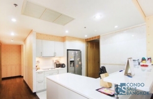 Luxury condo for SALE at Silom, 3 bedrooms 4 bathrooms 211 sq.m. Close to Saladaeng BTS.