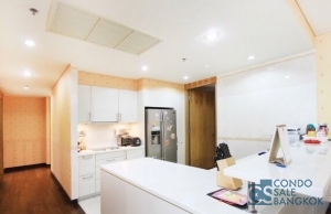 Luxury condo for SALE at Silom, 3 bedrooms 4 bathrooms 211 sq.m. Close to Saladaeng BTS.