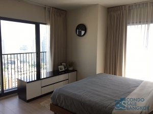 Sell with Tenants, Skywalk to Thonglor BTS. Fully furnished 62 sq.m. 1 bedroom.