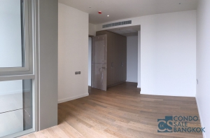 Down Payment!! Luxurious condo on the Chao Phraya riverside, 2 bedrooms, 51st floor, 95.21 sqm. Walk a few steps to The Gold line monorail.