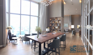 Down Payment!! Luxurious condo on the Chao Phraya riverside, 2 bedrooms, 51st floor, 95.21 sqm. Walk a few steps to The Gold line monorail.