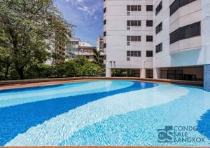 Condo for sale in Sukhumvit 39, 3 Bedrooms 136 sq.m. Walk to BTS Prompong.