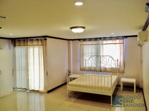 Town Home for rent at Soi Onnut 46/Sukhumvit 77, 4 bedrooms, 4 bathrooms, 333 sqm. Land area 30 square wah. 2 parking.