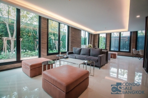 Brand New! The Remarkable condo for sale 2 bedrooms fully furnished. on Petchaburi Road. 3 minutes to Bangkok Hospital 5 minutes to Thonglor. Greenery area and comfortable upscale residential zone