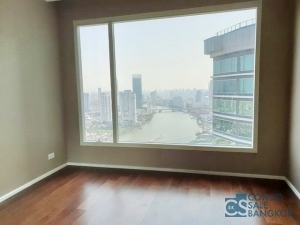 Want to sell. New condo for sale in Maenam Residences. Riverside spacious 159.9 sq.m. 3 beds 3 baths 1 maid very high floor.