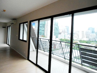 CHEAPEST IN PLOENCHIT! near ploenchit BTS. Easy access to expressway. 60 sq.m. 1 bedroom Unfurnished.