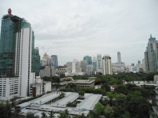 CHEAPEST IN PLOENCHIT! near ploenchit BTS. Easy access to expressway. 60 sq.m. 1 bedroom Unfurnished.