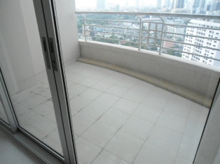 BEST DEAL IN SATHORN! 116.44 sq.m. 2 bedrooms spacious living area. Panoramic view. Near BTS