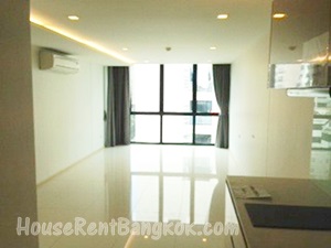 New condo for Sale on Ploenchit Ruamrudi, almost top floor, 59 Sqm., one bedroom, built-in, good location for living & investment.