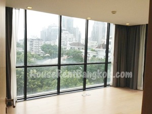 New condo for Sale on Ploenchit Ruamrudi, almost top floor, 59 Sqm., one bedroom, built-in, good location for living & investment.