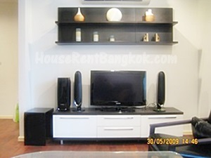 Condo Sale on early Sukhumvit near BTS & park, 80 Sqm., 2 bedrooms, 2 bathrooms, fully furnished.