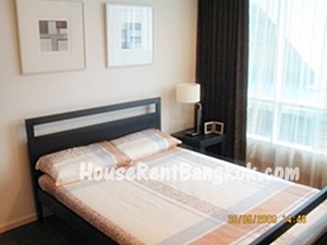 Condo Sale on early Sukhumvit near BTS & park, 80 Sqm., 2 bedrooms, 2 bathrooms, fully furnished.