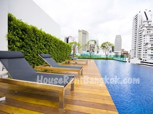 Condo Sale on early Sukhumvit near BTS & park, 80 Sqm., 2 bedrooms, 2 bathrooms, fully furnished.