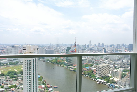 !!Penthouses ,luxury Condo !! 3 Bedroom River view with balcony.
