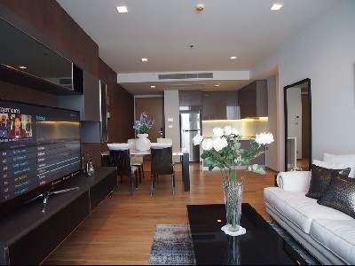 Condo for sale on Sukhumvit main road in heart of Bangkok. 85 sqm 2 bedrooms Nicely furnished. Close to Nana BTS