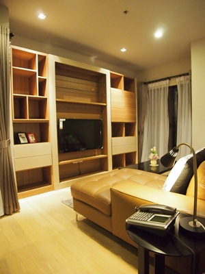 Brand condo Sukhumvit 26 ,150 m. to Emporium&Phrompong BTS, 2 bedroom 72 sq.m. corner unit with pool view