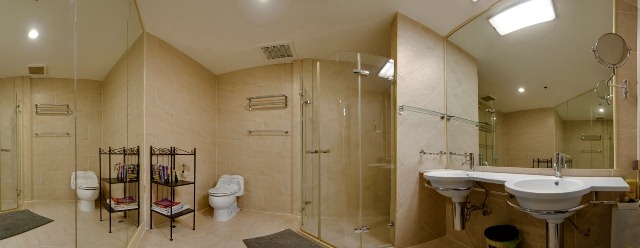 Sukhumvit 59. Triplex room located on top of building. 700 sq.m. 6 bedroom , 5 bathroom.Big balcony with 360 panoramic view.