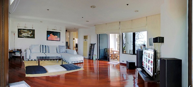 Sukhumvit 59. Triplex room located on top of building. 700 sq.m. 6 bedroom , 5 bathroom.Big balcony with 360 panoramic view.