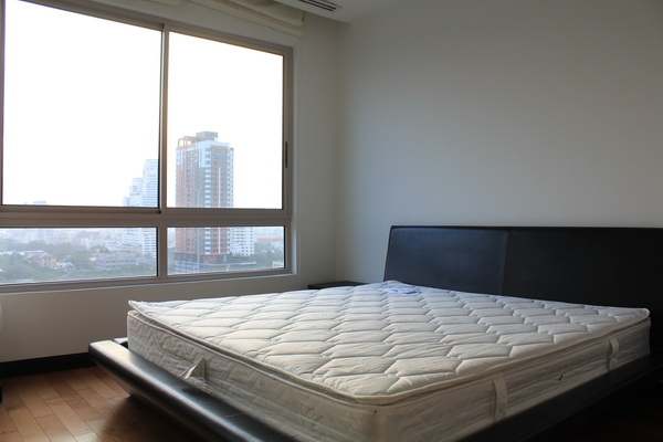 Sukhumvit 49 , 48 sq.m.for 1 bedroom 1 bathroom with shower and bathtub