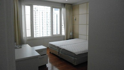 Condo for rent in Sukhumvit 24 , Nice view for 100 sq.m.,2 bedroom 2 bathroom with balcony.