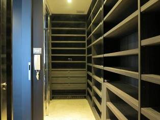 The Pano luxury condo for sale. River size 3 bedrooms 239 sq.m. Super high floor. Stunt paronamic view of river and city.