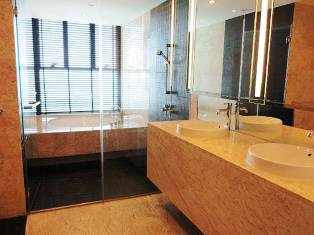 The Pano luxury condo for sale. River size 3 bedrooms 239 sq.m. Super high floor. Stunt paronamic view of river and city.