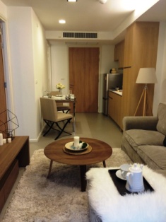 Brand new condo for sale in Bangkok. 43 sq.m. fully furnished one bedroom. Walk to Ploenchit BTS. Easy access to expressway. Special Price offer!