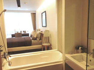 Brand new condo for sale in Bangkok. 43 sq.m. fully furnished one bedroom. Walk to Ploenchit BTS. Easy access to expressway. Special Price offer!