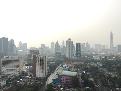 อยากขายด่วน 115,xxx ตร.ม. จาก 140,000 /ตร.ม. เหลือ 5.5 ล้าน เท่านั้น   , 1 นอน แต่งครบพร้อมอยู่ วิวสวยฝั่งเซ็นทรัลชิดลม<br />
<br />
ใกล้ BTS นานา, MRT เพชรบุรี , ARL มักกะสัน , ทางด่วนเพชรบุรี ดินแดง-บางนา<br />
<br />
หรือ เช่าเพียง 21,000 / เดือน<br />
<br />
****Fire Sale*** Only 115,xxx sq.m. from 140,000 /sq.m. at 5.5 MB. , 1 bed with fully furnished high floor ,Central Chidlom view<br />
<br />
Near BTS Nana, MRT Phetchburi, ARL Makkasan, Expressway Phetchburi Dindang-Bangna