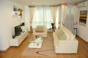 Condo for sale in Sukhumvit. Tastefully furnished 89 sq.m. 2 bedrooms. Walk to Ekamai BTS. Best deal!!