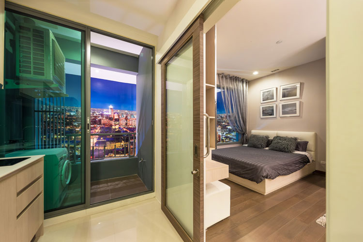 Fully furnished 3 bedrooms super luxury in Sukhumvit - Asok area. Easy access to MRT - BTS. Project will be completed Dec 2015.