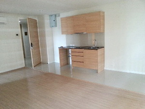 New condo for sale in Thonglor. Unfurnished 69 sq.m. 2 bedrooms. Comfortable living. Walk to J Avenue and many shops. Only 113K/sq.m. in Thonglor