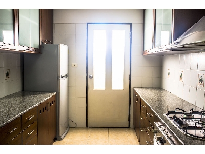 Condo for sale in Bangkok Sukhumvit 31. 3 bedrooms 3 bathrooms 162 sq.m. Peaceful & greenery. Easy access to Sukhumvit Asok area.