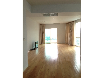 Condo for sale in Sukhumvit Bangkok The Millenium Sukhumvit 20. Size 192 sq.m. 3 bedrooms with nice view of Lake and Bangkok city.  Close to Asok BTS and 24/7 grocery store.