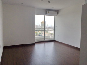 Brand new riverside condo for sale in Bangkok. Spacious 3 bedrooms 247 sq.m.  Unfurnished. A few minutes minutes drive to Sathorn, Silom, Sukhumvit