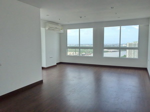 Brand new riverside condo for sale in Bangkok. Spacious 3 bedrooms 247 sq.m.  Unfurnished. A few minutes minutes drive to Sathorn, Silom, Sukhumvit