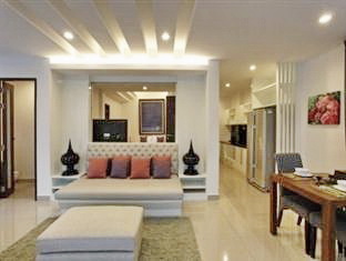Condo for sale in Chiengmai 1 bedroom 70 sq.m. with private garden plus 20 sq.m. Nice decoration. Assured rental 7% for 5 years