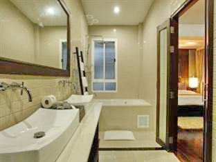 Condo for sale in Chiengmai 1 bedroom 70 sq.m. with private garden plus 20 sq.m. Nice decoration. Assured rental 7% for 5 years